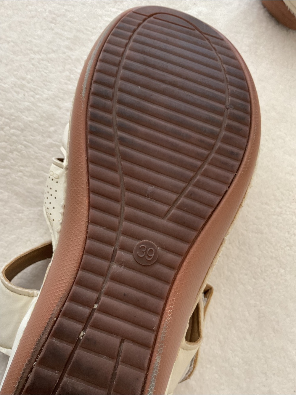 Shibever Women’s White Closed-Toe Leather Sandals with Adjustable Strap - Picture 8 of 8